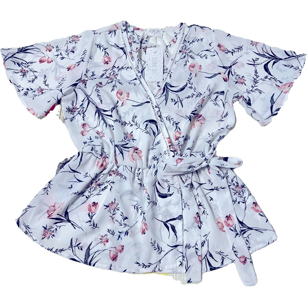 NWT Sienna Sky floral pattern blouse size S